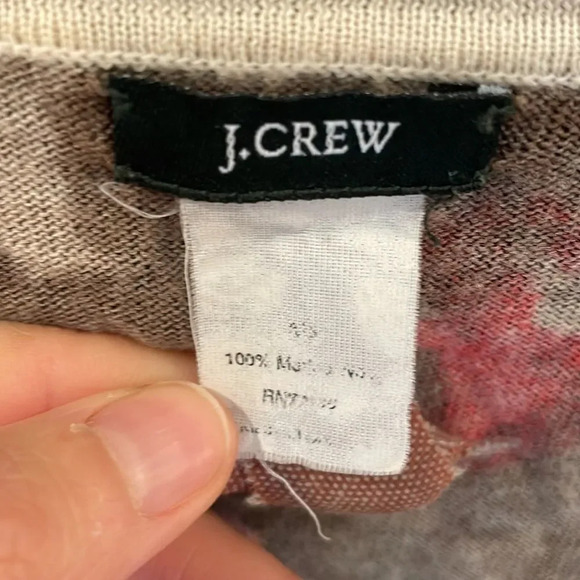 J.crew woman’s floral button down v neck sweater - Picture 3 of 7